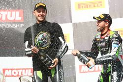 Le vainqueur et Champion du monde Jonathan Rea, Kawasaki Racing, Tom Sykes, Kawasaki Racing