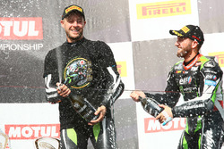 Il vincitore della gara e Campione 2017 champion Jonathan Rea, Kawasaki Racing, Tom Sykes, Kawasaki