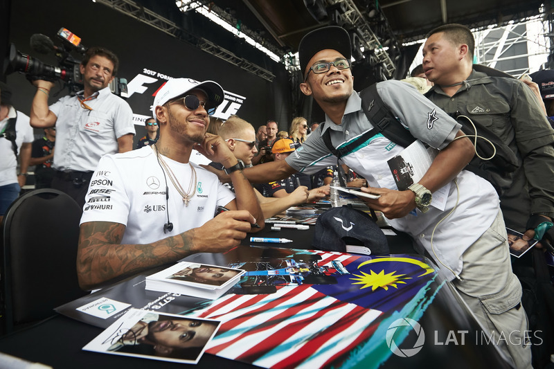 Lewis Hamilton, Mercedes AMG F1, bersama fans