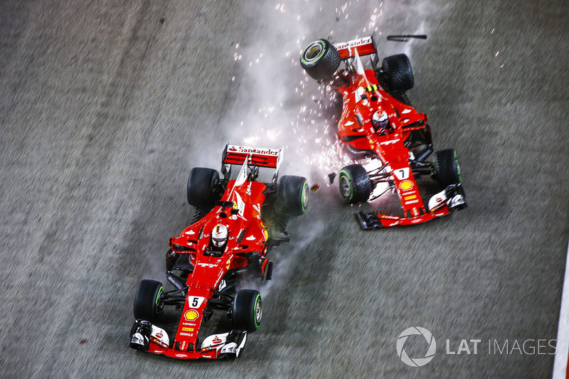 Sebastian Vettel, Ferrari SF70H, Kimi Raikkonen, Ferrari SF70H, sbattono alla partenza