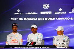 Persconferentie: racewinnaar Lewis Hamilton, Mercedes AMG F1, tweede plaats Daniel Ricciardo, Red Bu