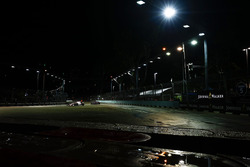 Esteban Ocon, Sahara Force India F1 VJM10 leads Carlos Sainz Jr., Scuderia Toro Rosso STR12