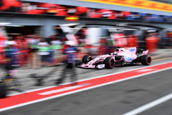 Sergio Perez, Sahara Force India VJM10 pit stop