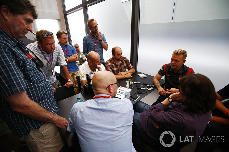 Kevin Magnussen, Haas F1 Team, including Andrew Benson, Ben Edwards and Adam Cooper