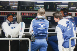 Felipe Massa, Williams, Rob Smedley, Head of Vehicle Performance, Williams, and Lance Stroll, Williams, relax on the pit wall