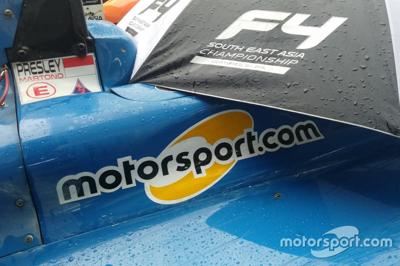 Logo Motorsport.com di mobil Formula 4 SEA