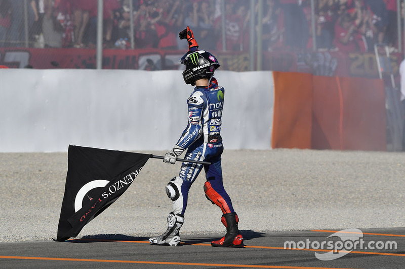 Em 2016, Lorenzo teve performances abaixo do esperado no meio do ano e ficou distante da briga pelo título, vencido por Márquez. Foram quatro vitórias - incluindo a do GP de Valência, na despedida da Yamaha - e o terceiro lugar no campeonato.