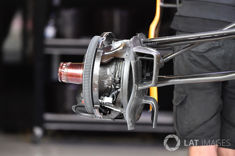 Renault Sport F1 Team RS17 front brake and wheel hub detail
