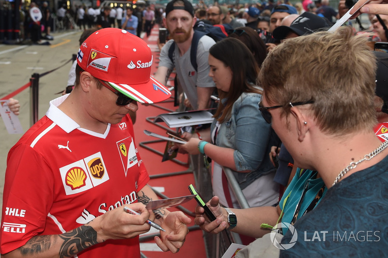 Kimi Raikkonen, Ferrari signs autographs for the fans at the autograph session