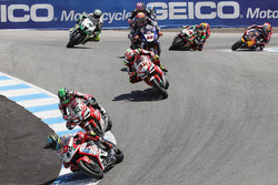 Départ : Leon Camier, MV Agusta, Eugene Laverty, Milwaukee Aprilia, Lorenzo Savadori, Milwaukee Aprilia