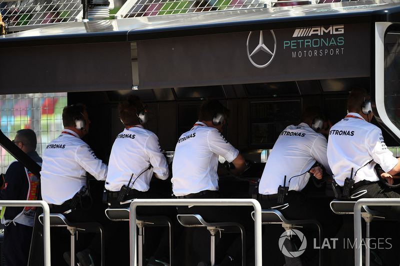 Mercedes AMG F1 pit duvarı