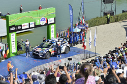 Podio: secondi Sébastien Ogier, Julien Ingrassia, Volkswagen Polo WRC, Volkswagen Motorsport