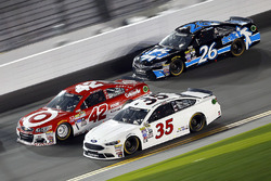David Gilliland, Front Row Motorsports Ford, Kyle Larson, Chip Ganassi Racing Chevrolet