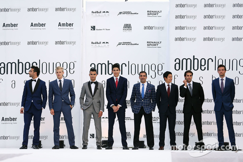 Daniel Ricciardo, Red Bull Racing; Marcus Ericsson, Sauber F1 Team; Pascal Wehrlein, Manor Racing; Esteban Ocon, Renault Sport F1 Team Piloto de pruebas; Marc Gene, Ferrari Piloto de pruebas; Rio Haryanto, Manor Racing; Felipe Nasr, Sauber F1 Team; y Jolyo