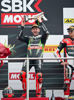 Tom Sykes, Kawasaki Racing Team, sur le podium