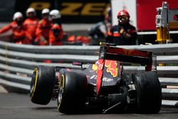 Max Verstappen, Red Bull Racing RB12 crashed out of the race