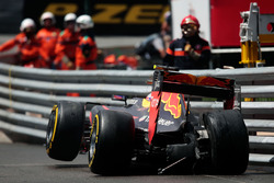 Max Verstappen, Red Bull Racing RB12 crash