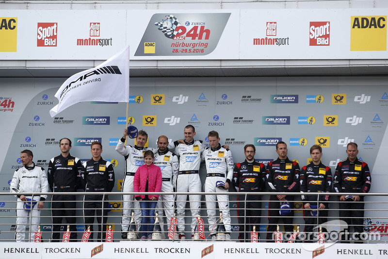 Die Mercedes-AMG-Fahrer auf dem Podium
