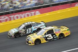 Danica Patrick, Stewart-Haas Racing Chevrolet, Aric Almirola, Richard Petty Motorsports Ford