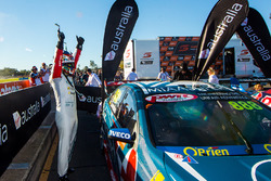 Race winner Craig Lowndes, Triple Eight Race Engineering Holden
