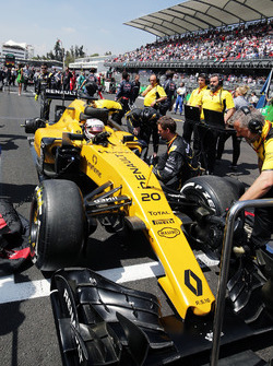Kevin Magnussen, Renault Sport F1 Team R.S.16 sur la grille