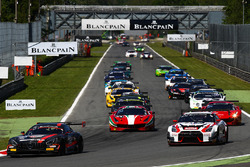 Start: #84 HTP Motorsport, Mercedes-AMG GT3: Maximilian Buhk, Dominik Baumann, Jazeman Jaafar leads
