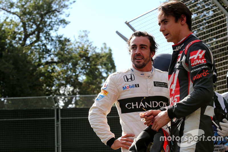 Esteban Gutierrez, Haas F1 Team und Fernando Alonso, McLaren