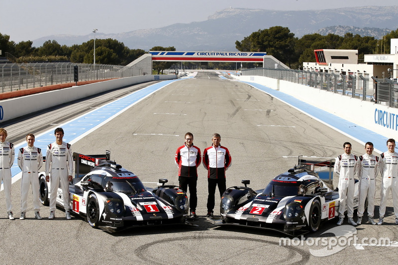 Porsche Team: Brendon Hartley, Timo Bernhard, Mark Webber, Andreas Seidl, Team Principal; Fritz Enzinger, LMP1 Director; Neel Jani, Romain Dumas, Marc Lieb 