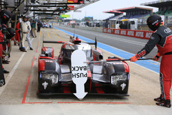 #8 Audi Sport Team Joest Audi R18 e-tron quattro: Lucas di Grassi, Loic Duval, Oliver Jarvis