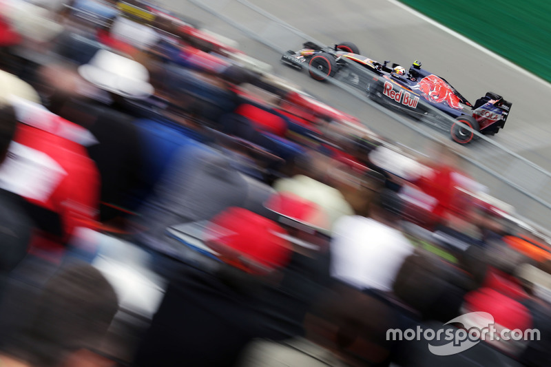 Carlos Sainz Jr., Scuderia Toro Rosso STR11