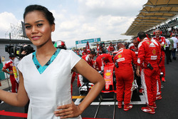 Grid girl for Sebastian Vettel, Ferrari SF16-H