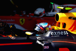 Max Verstappen, Red Bull Racing viert zijn eerste overwinning in parc ferme