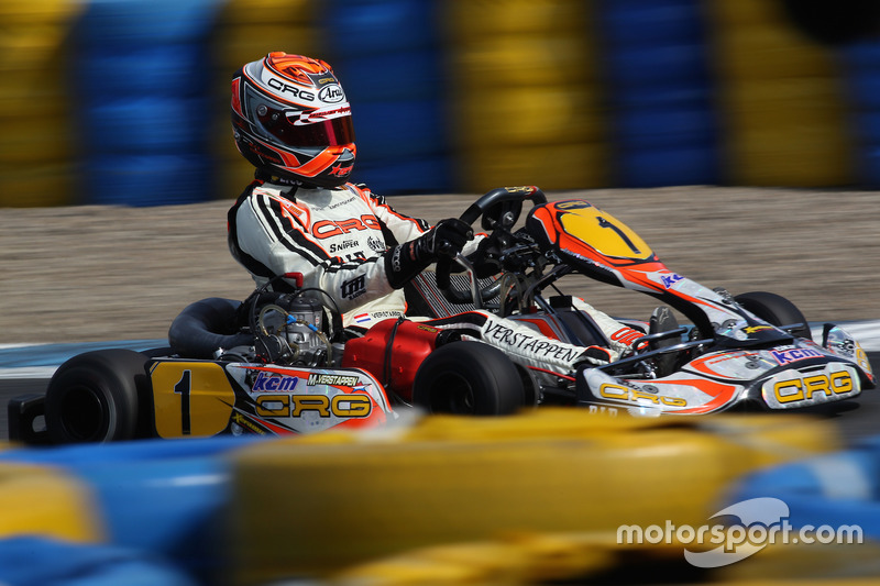 Max Verstappen andando de kart quando mais novo
