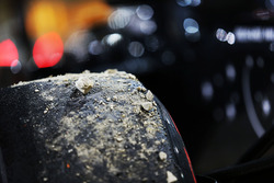 Grava en el McLaren MP4-31 de Jenson Button, McLaren