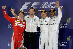 Podium: race winnaar Nico Rosberg, Mercedes AMG F1 Team, tweede Kimi Raikkonen, Ferrari, derde Lewis