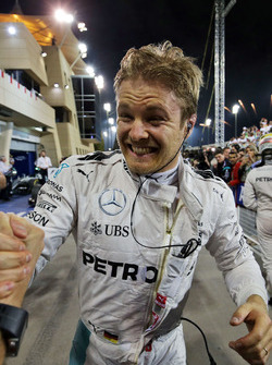 Winnaar Nico Rosberg, Mercedes AMG F1 Team viert in parc ferme