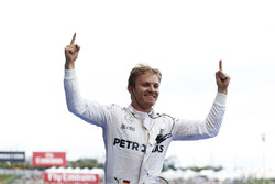 Race winner Nico Rosberg, Mercedes AMG F1 W07 Hybrid