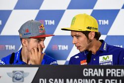 Maverick Viñales, Team Suzuki Ecstar MotoGP; Valentino Rossi, Yamaha Factory Racing