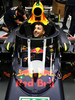 Daniel Ricciardo, Red Bull Racing RB12 with the Aero Screen