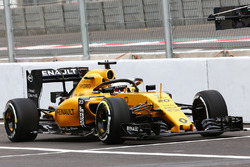 Kevin Magnussen, Renault Sport F1 Team RS16 with the Halo cockpit cover