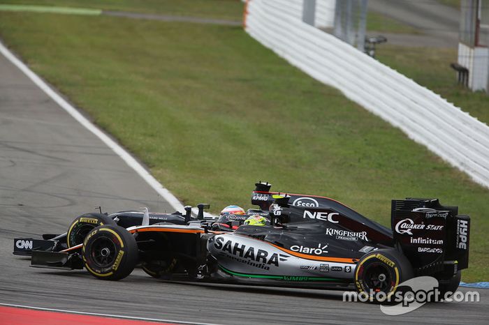 Fernando Alonso, McLaren MP4-31 y Sergio Pérez, Sahara Force India F1 VJM09
