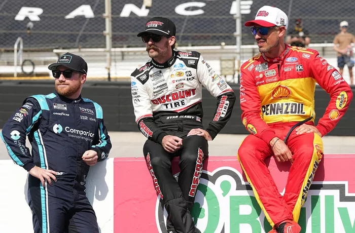 Tyler Reddick, 23XI Racing, Ryan Blaney, Team Penske, Joey Logano, Team Penske