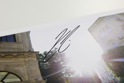 Autografo di Kmi Raikkonen, Ferrari, in palio per il GP Predictor del GP dell'Azerbaijan