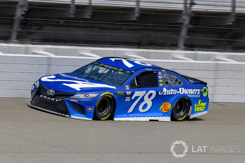 17. Martin Truex Jr., Furniture Row Racing, Toyota Camry Auto-Owners Insurance