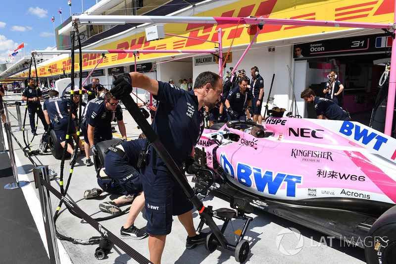 Force India F1 practice pit stops