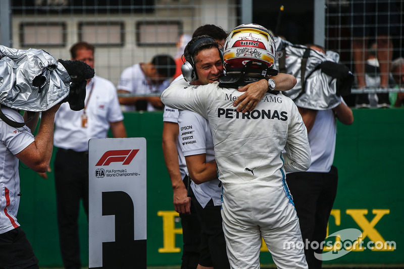 Lewis Hamilton, Mercedes AMG F1 celebrates pole position in Parc Ferme with his team
