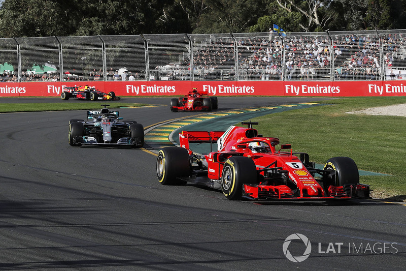 Sebastian Vettel, Ferrari SF71H ve Lewis Hamilton, Mercedes-AMG F1 W09
