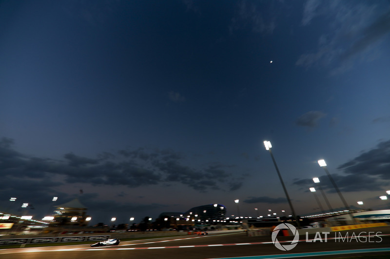 Felipe Massa, Williams FW40 lidera a Fernando Alonso, McLaren MCL32