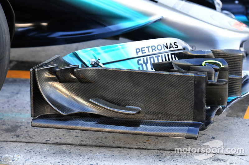 Mercedes-Benz F1 W08 ön kanat detay
