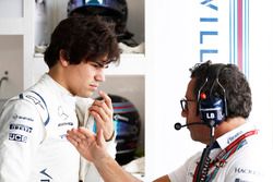 Lance Stroll, Williams, met Luca Baldisserri, Engineer, Williams F1